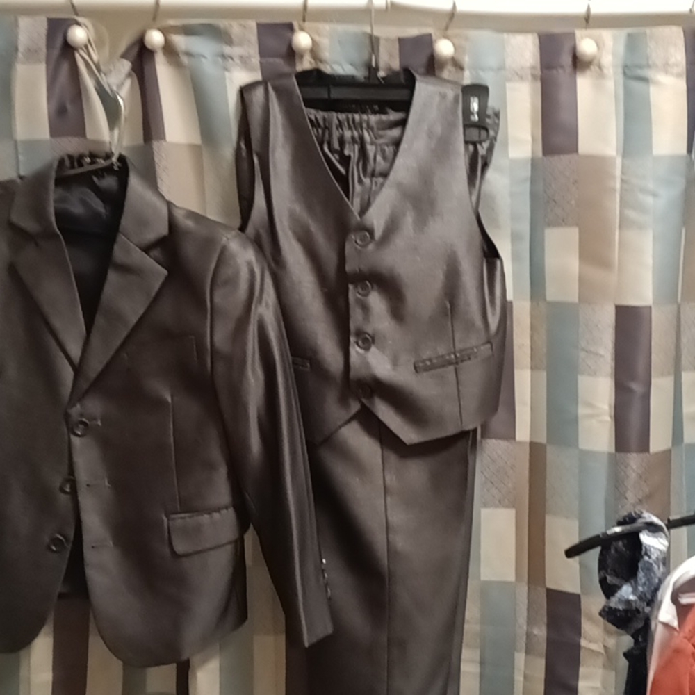 FINAL PRICE NWOT SAHARA CLUB boy's 3-pc charcoal gray jacket vest &pants 6